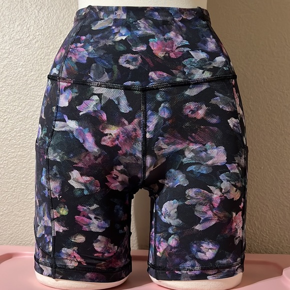 Lululemon Fast And Free Short 10" *Non-Reflective
Activate Floral Multi Size 2 - Picture 7 of 17
